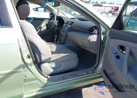 2008 Toyota Camry Hybrid z USA, uszkodzony, nr VIN 4T1BB46KX8U054991